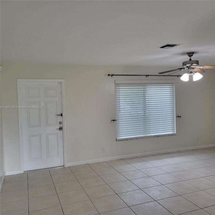 127 Seagull Ct, Royal Palm Beach, Florida 33411