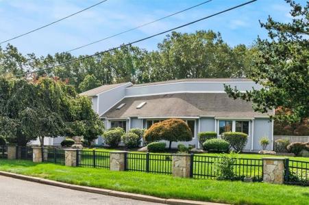30 Dutchess Drive, Cranston, Rhode Island 02921, Stati Uniti