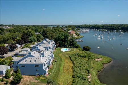 152 Crompton Avenue 2, East Greenwich, Rhode Island 02818, USA