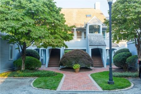 152 Crompton Avenue 2, East Greenwich, Rhode Island 02818, USA