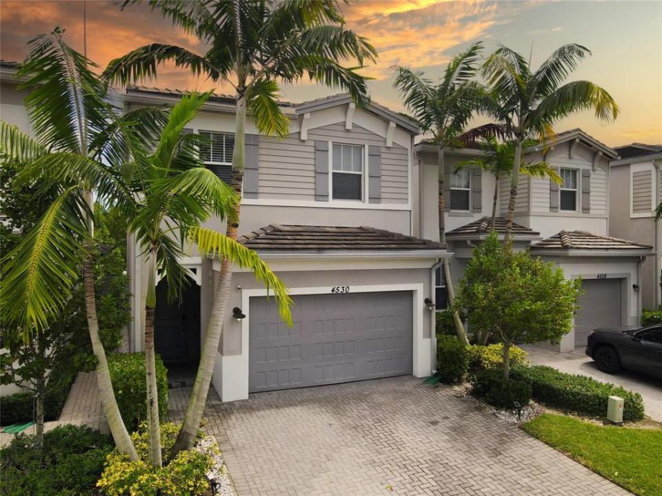 4530 NW 48th Ter, Trails At Central Pa, Tamarac, Florida 33319