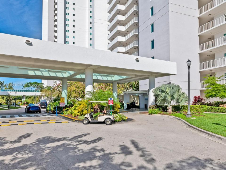 15051 Royal Oaks Ln 906, North Miami, Flórida 33181, Estados Unidos