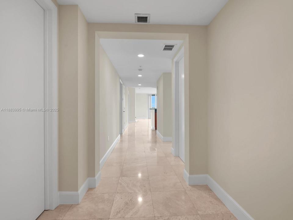 15051 Royal Oaks Ln 906, North Miami, Flórida 33181, Estados Unidos