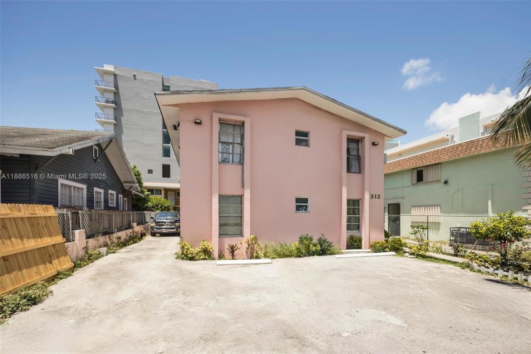 212 NW 7th Ave, Miami, Флорида 33128, Соединенные Штаты