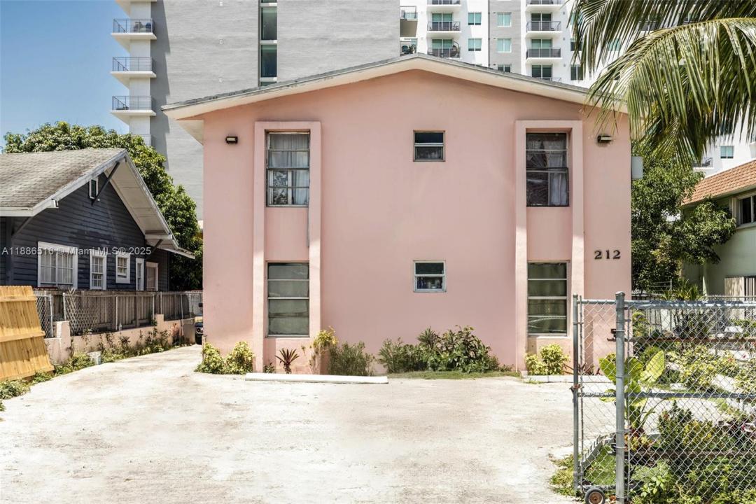 212 NW 7th Ave, Miami, Флорида 33128, Соединенные Штаты