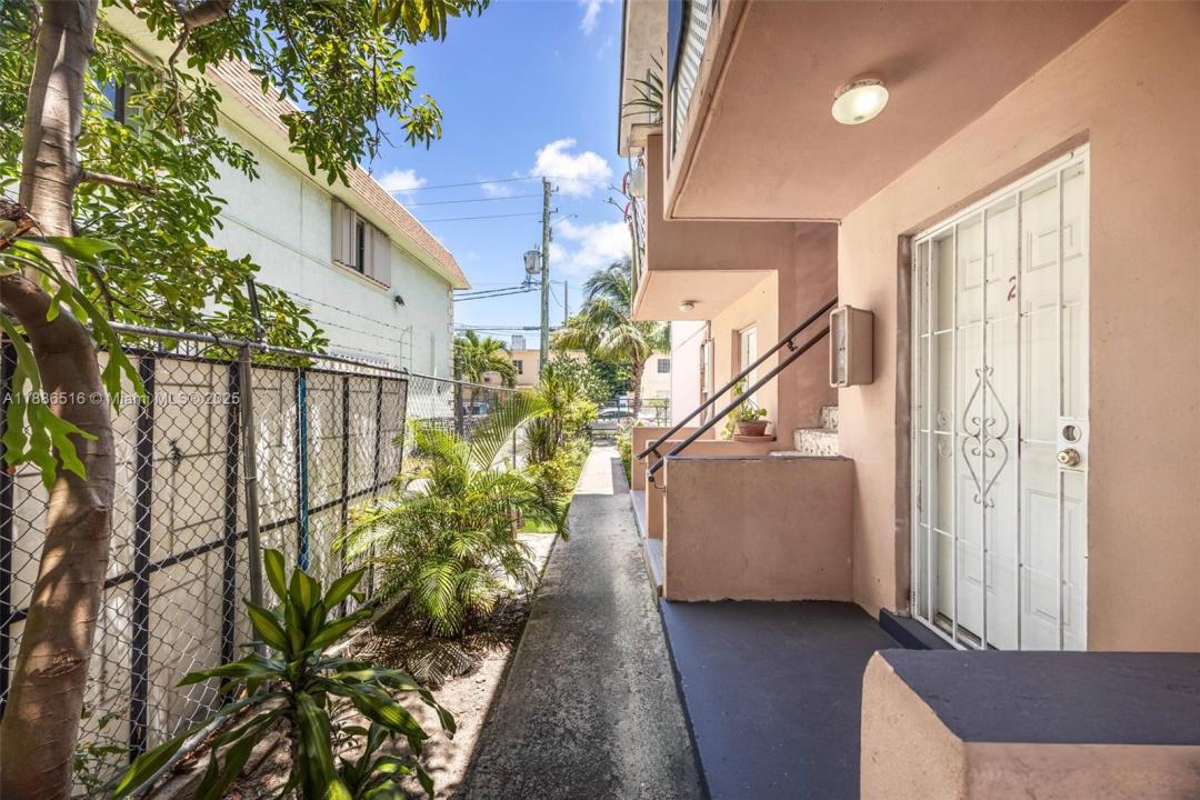 212 NW 7th Ave, Miami, Флорида 33128, Соединенные Штаты