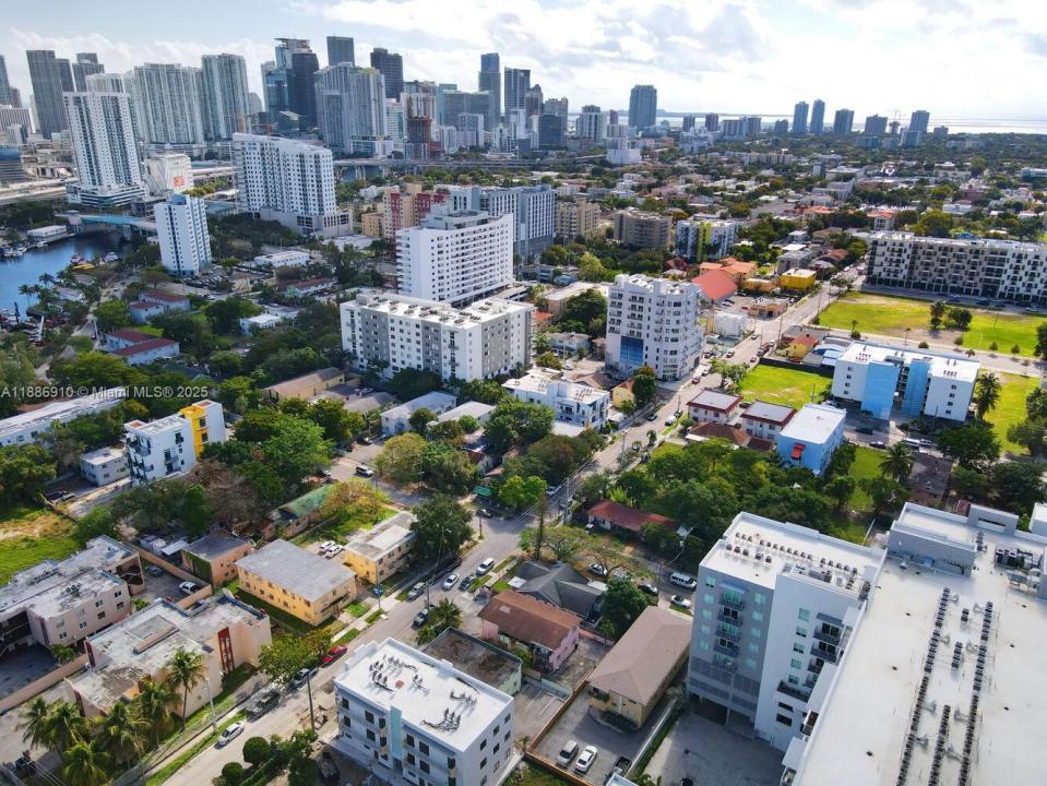 212 NW 7th Ave, Miami, פלורידה 33128, ארצות הברית של אמריקה