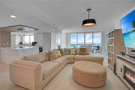 1800 N Bayshore Dr 2201, Miami, Florida 33132, USA