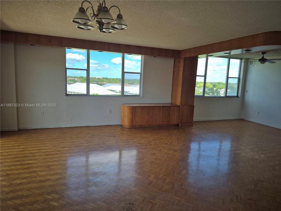 4001 Hillcrest Dr 602-4, Hollywood, Florida 33021