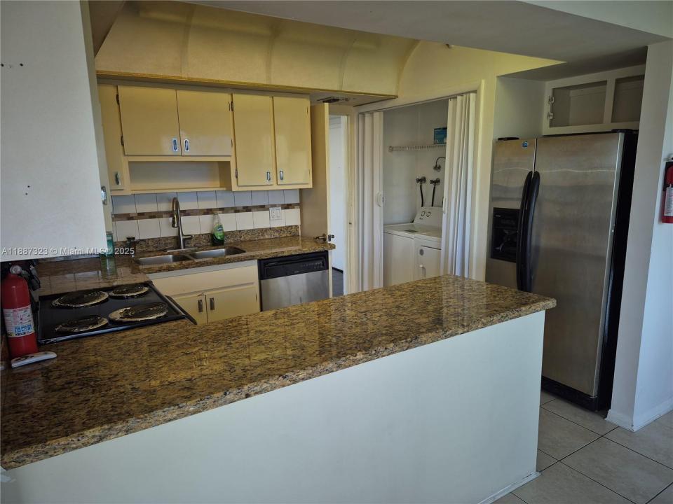 4001 Hillcrest Dr 602-4, Hollywood, Florida 33021