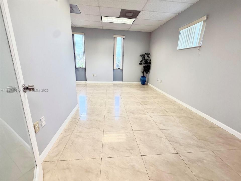 1820 NE 163rd St, North Miami Beach, Floride 33162, États-Unis