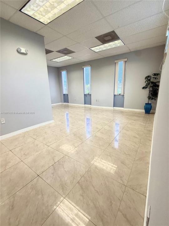 1820 NE 163rd St, North Miami Beach, Floride 33162, États-Unis