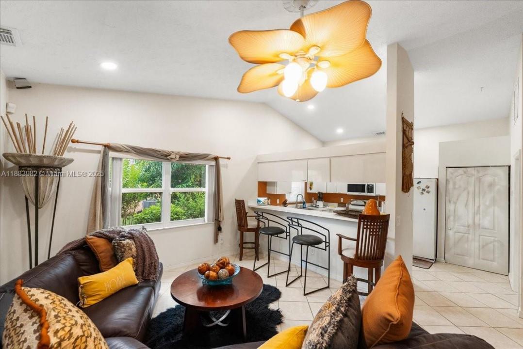 6958 NW Hartney Way, Port St. Lucie, Flórida 34983, Estados Unidos