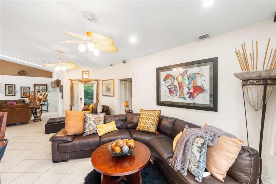 6958 NW Hartney Way, Port St. Lucie, Flórida 34983, Estados Unidos