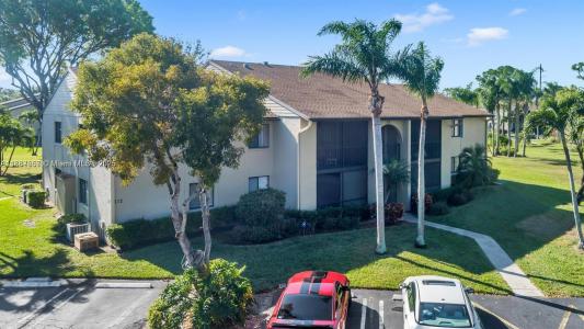 512 Shady Pine Way D2, Green Acres, Florida 33415, USA