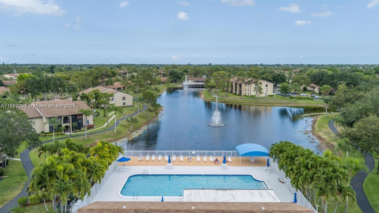 512 Shady Pine Way D2, Green Acres, Florida 33415, USA