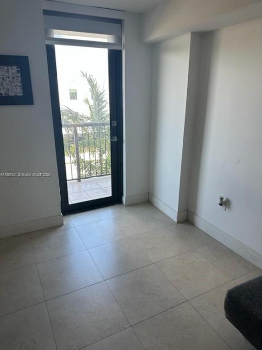 1690 SW 27th Ave 303, Miami, Флорида 33145, Соединенные Штаты