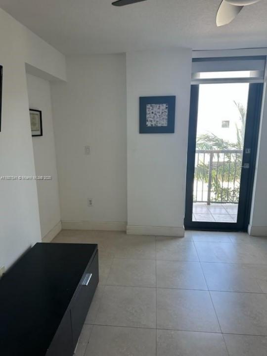 1690 SW 27th Ave 303, Miami, Флорида 33145, Соединенные Штаты