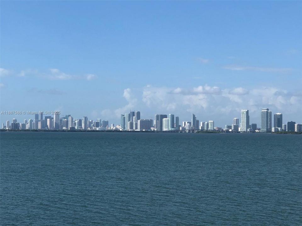 1820 S Treasure Dr 302B, North Bay Village, 佛羅里達州 33141, 美國