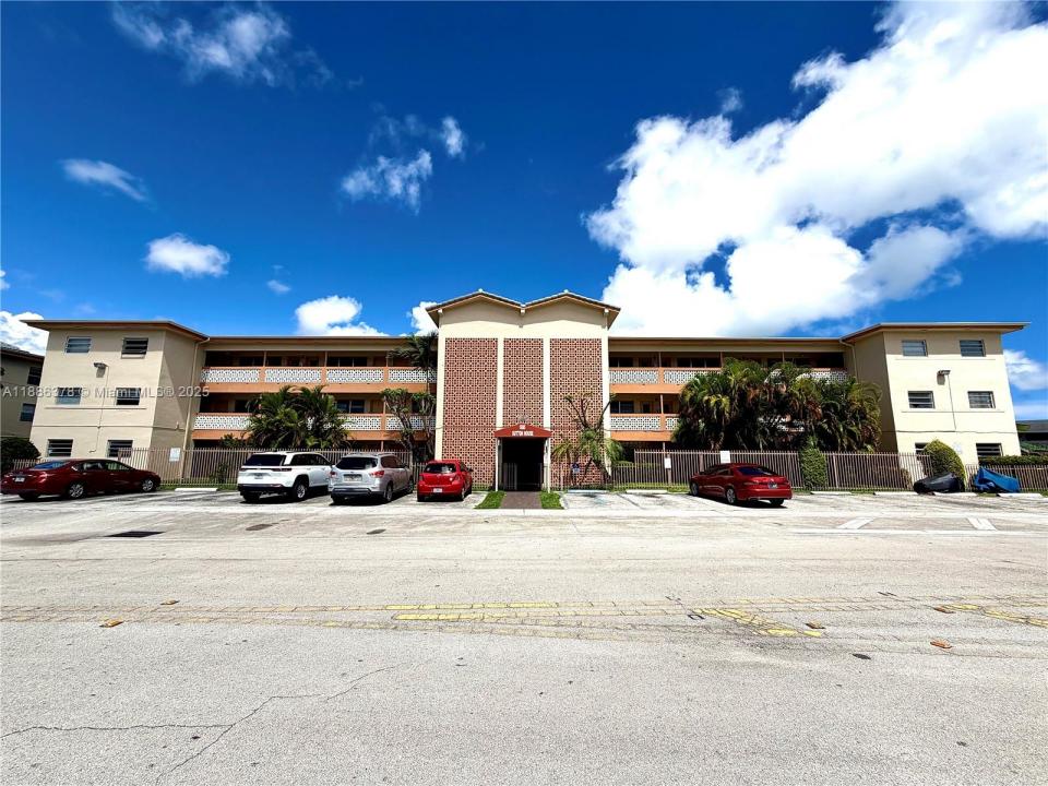 1885 NE 121st St 3, North Miami, Floride 33181, États-Unis