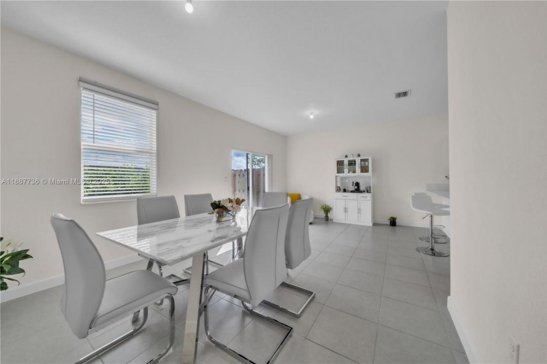 12917 NW 23rd Pl, Miami, פלורידה 33167, ארצות הברית של אמריקה 
