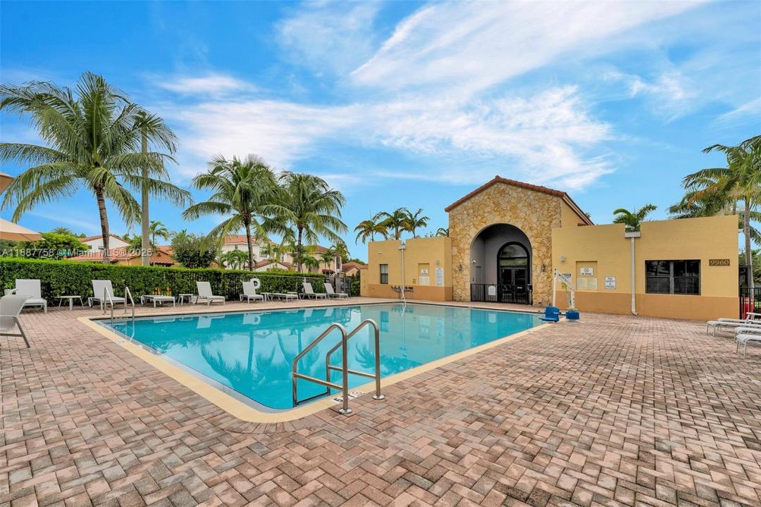 9770 NW 10th St, Miami, Florida 33172, USA