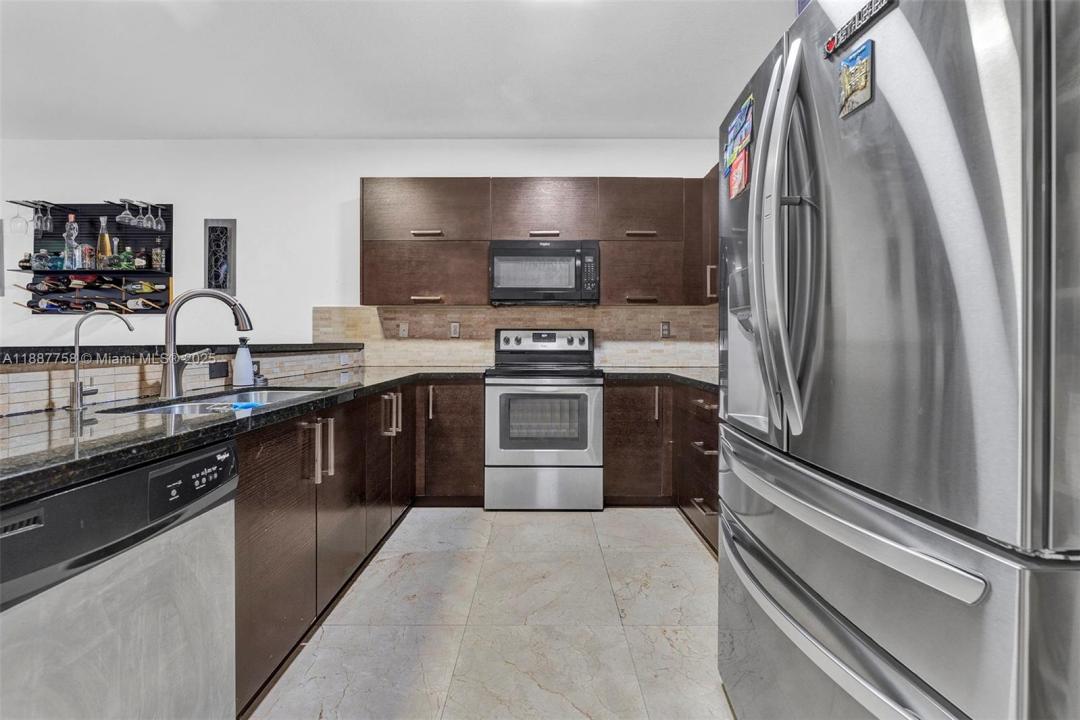 9770 NW 10th St, Miami, Florida 33172, USA