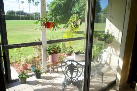 9820 S Hollybrook Lake Dr 106, Pembroke Pines, Florida 33025, USA