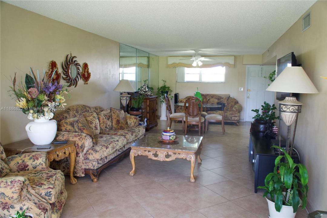 9820 S Hollybrook Lake Dr 106, Pembroke Pines, Флорида 33025, Соединенные Штаты