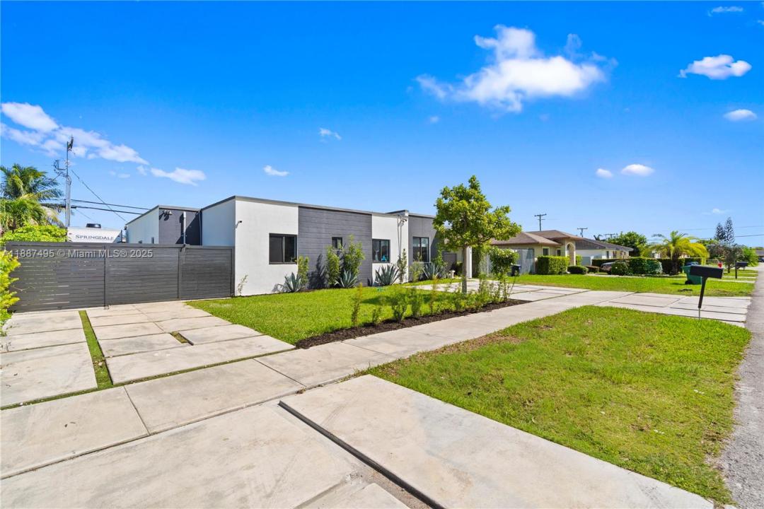 10925 SW 218th Ter, Miami, Florida 33170, USA