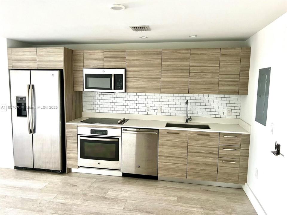 121 NE 34th St 1114, Miami, Florida 33137