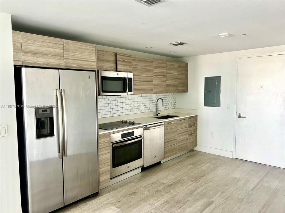121 NE 34th St 1114, Miami, Florida 33137