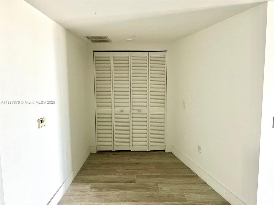 121 NE 34th St 1114, Miami, Florida 33137
