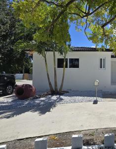 598 E 41st St A, Hialeah, Florida 33013, USA