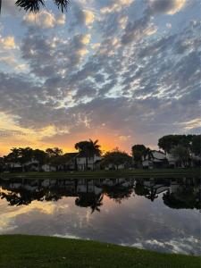 317 NW 109th Ave, Pembroke Pines, Florida 33026, USA