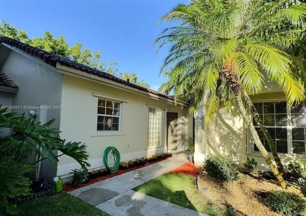 317 NW 109th Ave, Pembroke Pines, Florida 33026, HOA KỲ