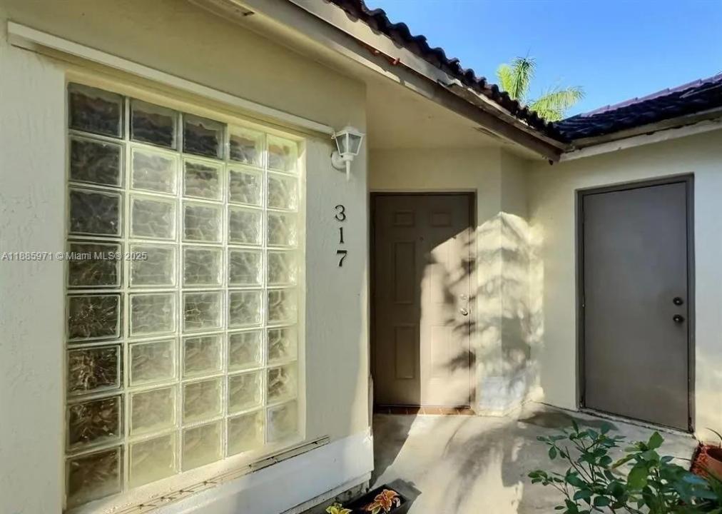 317 NW 109th Ave, Pembroke Pines, Florida 33026, HOA KỲ
