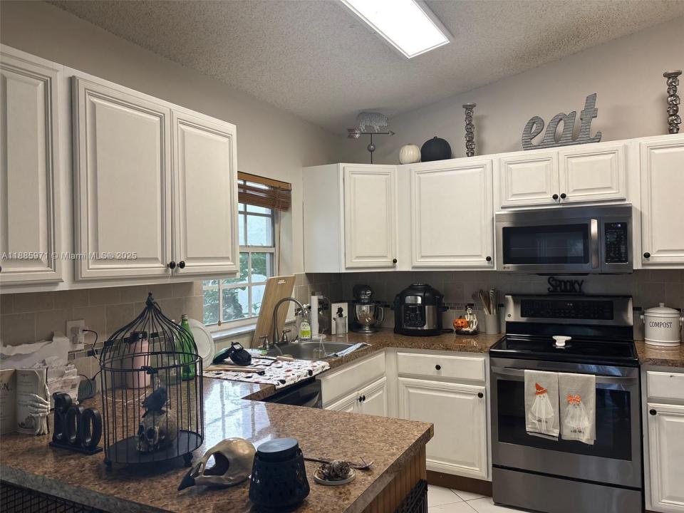 317 NW 109th Ave, Pembroke Pines, Florida 33026, HOA KỲ