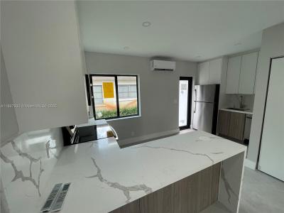 1050 NE 9th Ave 2, Fort Lauderdale, Florida 33304, USA