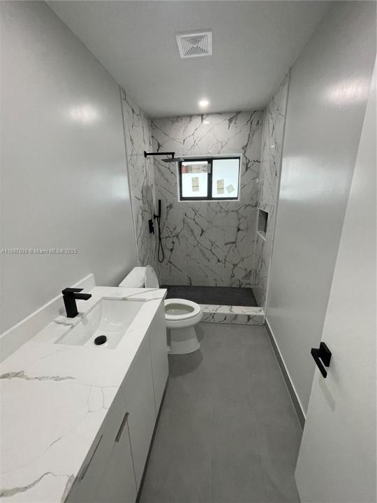 1050 NE 9th Ave 2, Fort Lauderdale, Florida 33304
