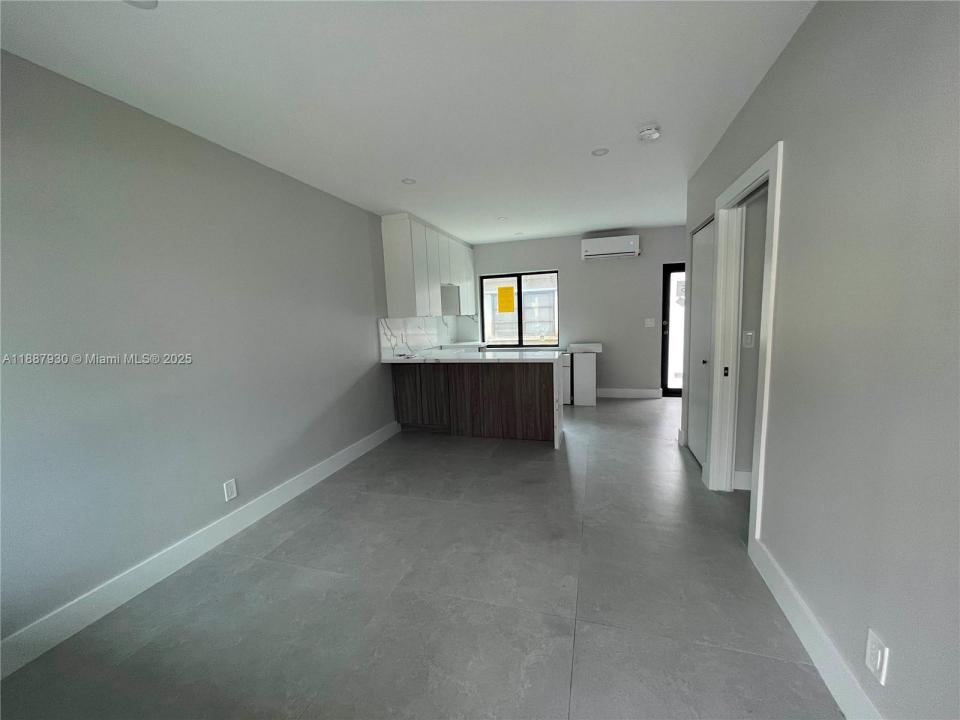 1050 NE 9th Ave 2, Fort Lauderdale, Florida 33304