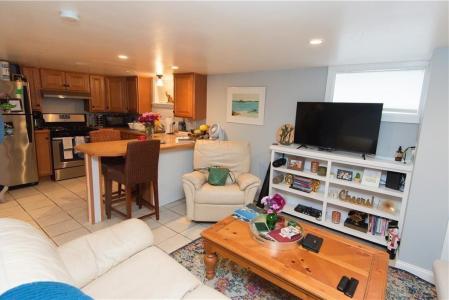 11 Crescent Road 1, Middletown, Rhode Island 02842, Estados Unidos