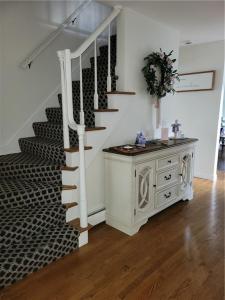 11 West Blue Ridge Road, Cranston, Rhode Island 02920, USA