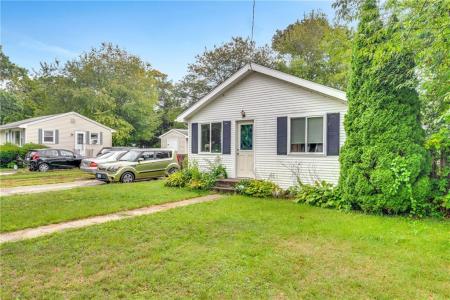 86 Lane 5 Avenue, Warwick, RI 02888, USA