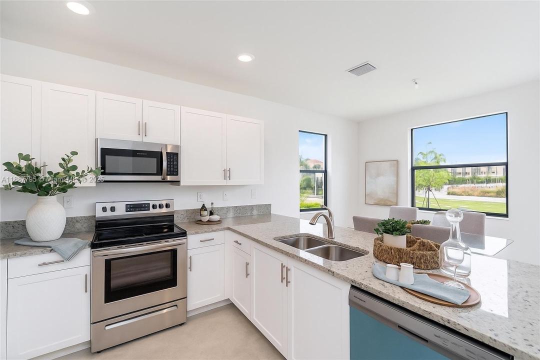 244 NE 210th Way 244, Miami, フロリダ 33179, アメリカ合衆国