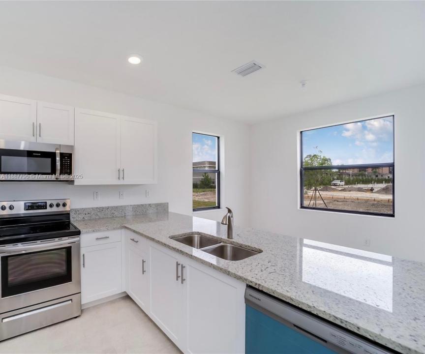 244 NE 210th Way 244, Miami, フロリダ 33179, アメリカ合衆国
