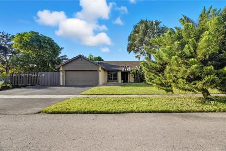 8240 NW 51st Ct, Lauderhill, Floride 33351, États-Unis