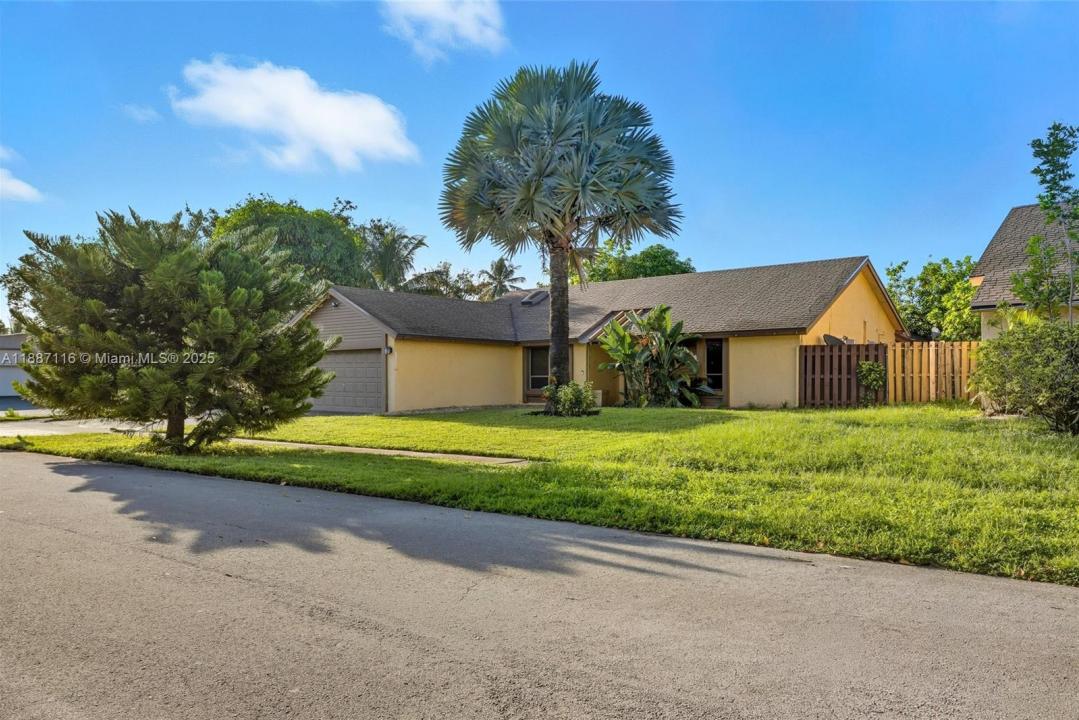 8240 NW 51st Ct, Lauderhill, Flórida 33351, Estados Unidos