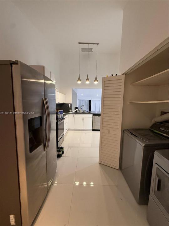 565 NE 199th Ter 3P, Miami, فلوريدا 33179, الولايات المتحدة