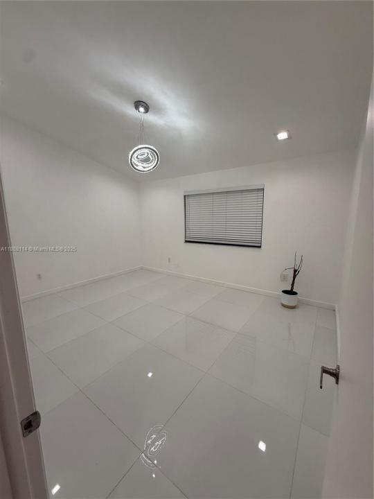 565 NE 199th Ter 3P, Miami, فلوريدا 33179, الولايات المتحدة